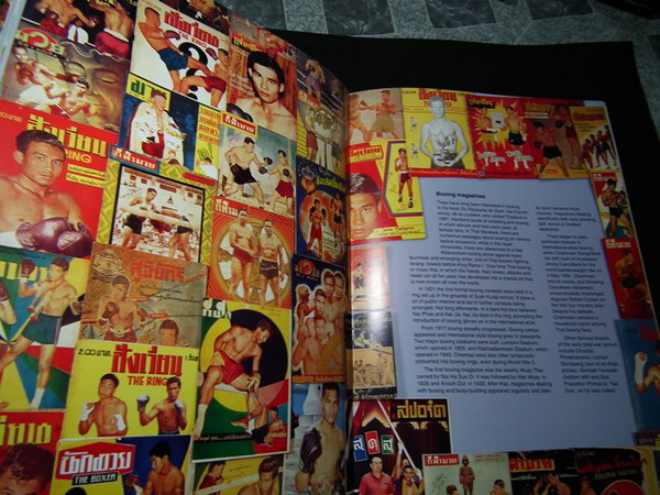 A Century of THAI GRAPHIC DESIGN (สิ่งพิมพ์สยาม) โดย อเนก นาวิกมูล ปี 2543(สอบถาม)