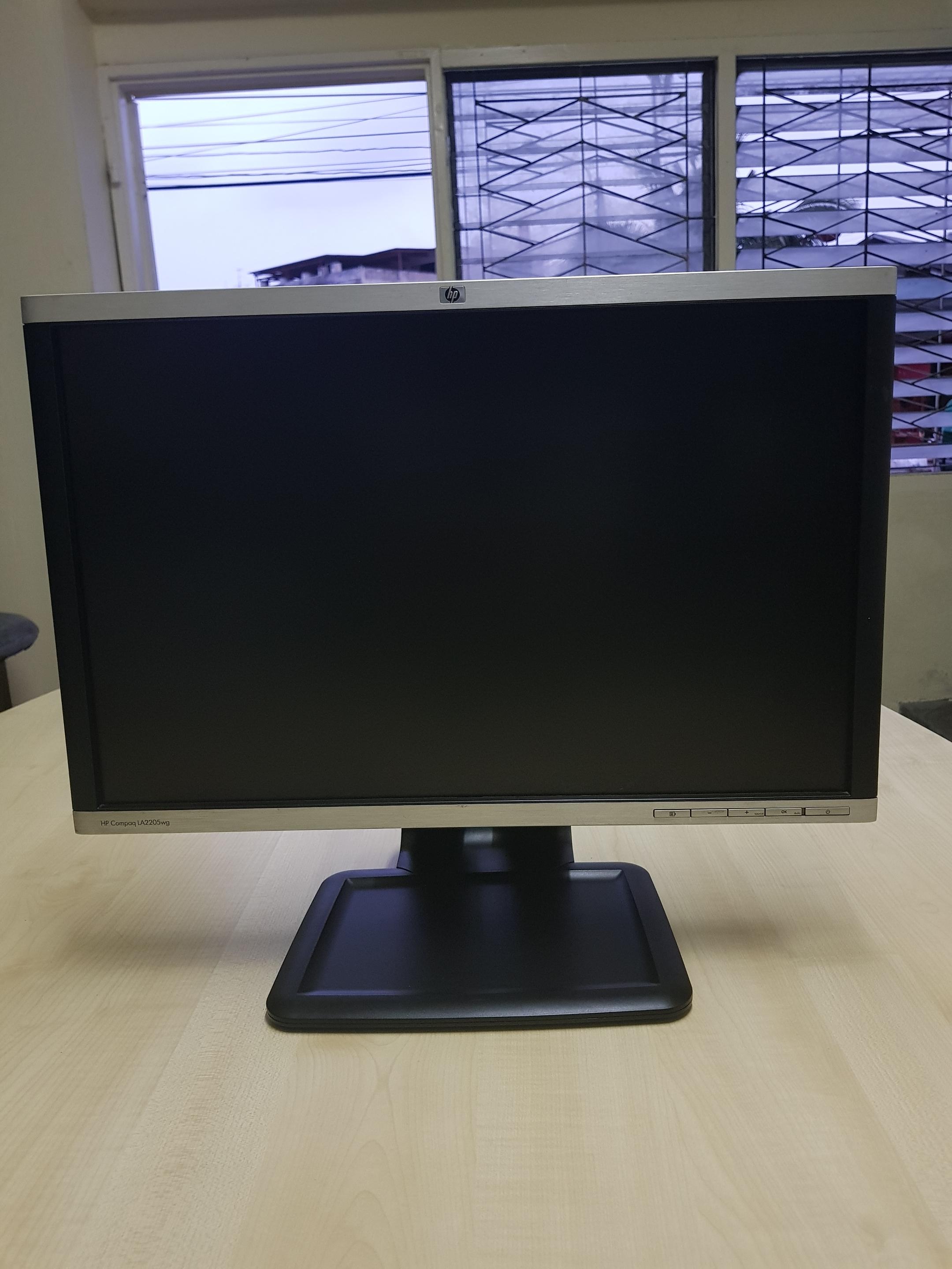 HP Compaq LA2205wg 22 นิ้ว