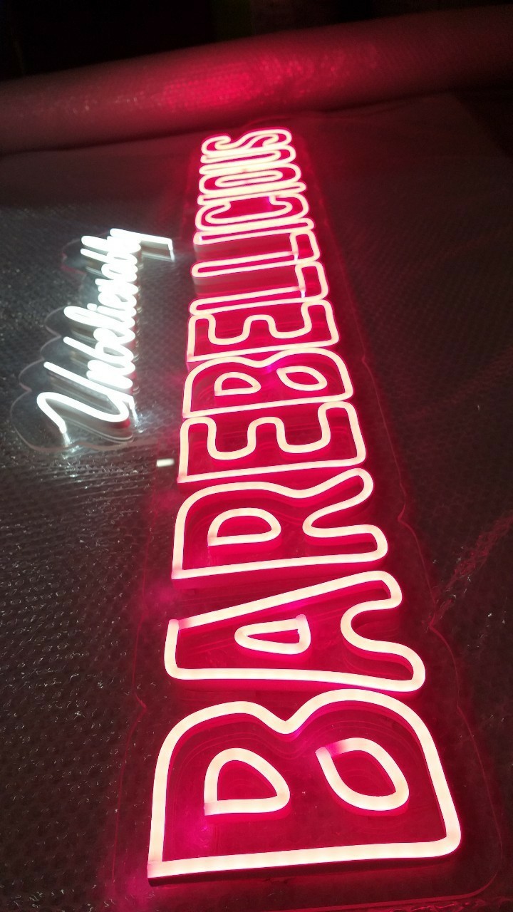 ป้ายไฟนีออน LED อะคริลิคใสรองหลัง