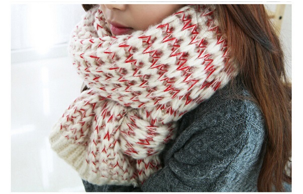 พร้อมส่ง - ผ้าพันคอไหมพรมกันหนาว NC111 (สีขาวแดง)