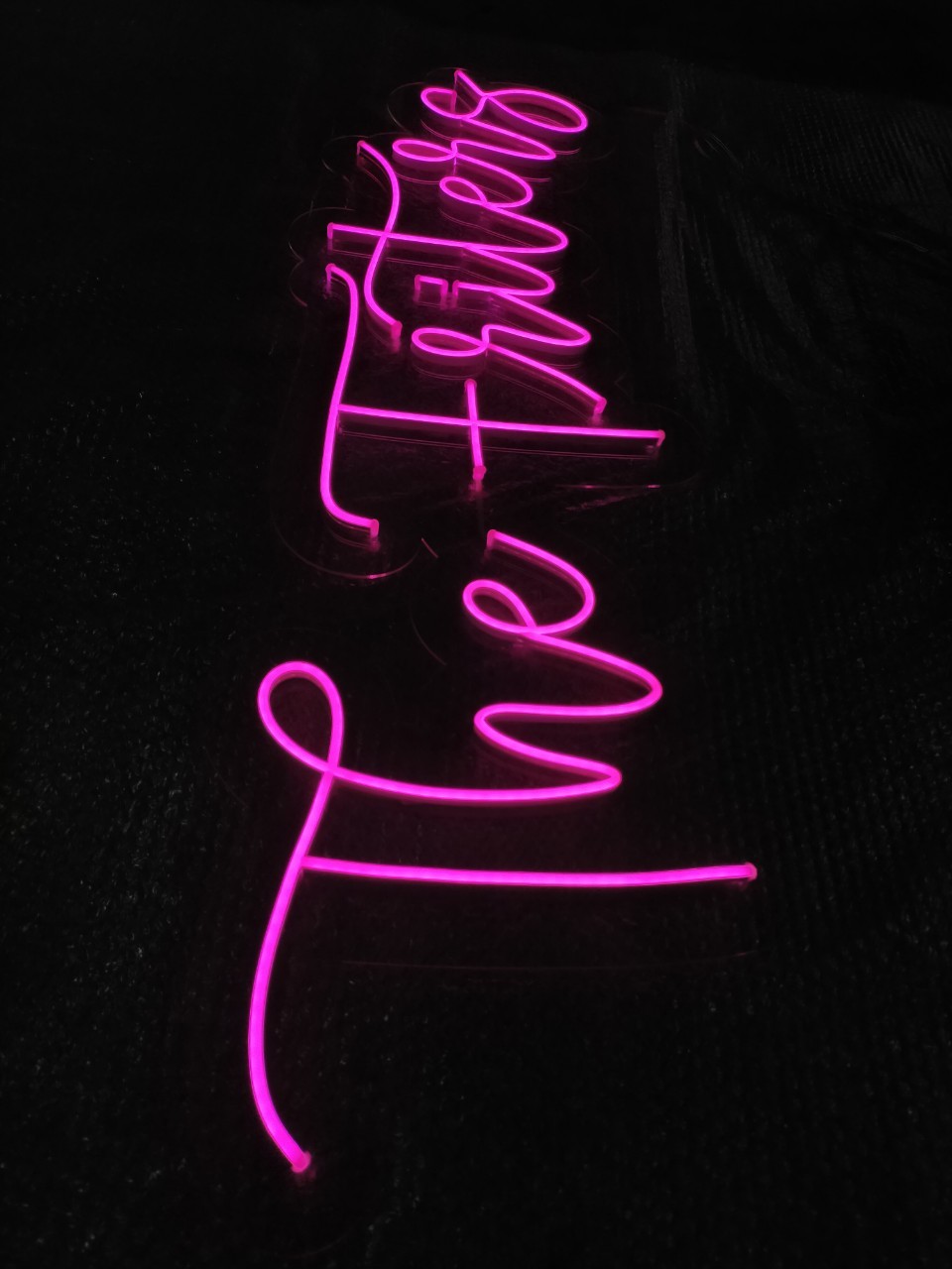 ไฟนีออน เฟค