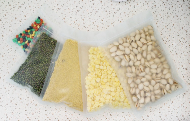 ถุงพลาสติกขุ่น ซิปล็อคตั้งไม่ได้ (ก้นแบน)