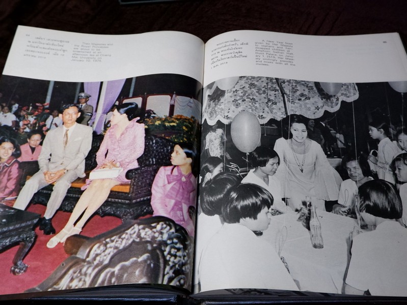 ลิลิตพระราชประวัติ เเละพระบรมฉายาลักษณ์ ของ สมเด็จพระนางเจ้าสิริกิติ์ พระบรมราชินีนาถ ปกเเข็ง