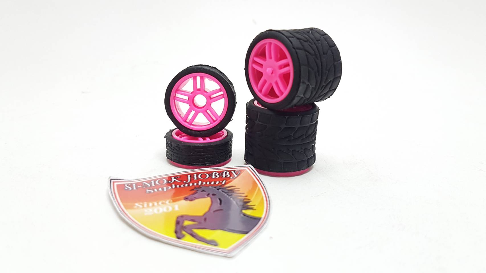 ล้อรถกระป๋องแบบหน้าแคบหลังกว้าง (หลายสี)