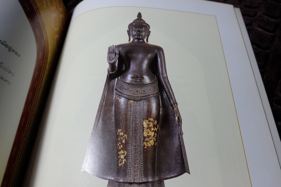 พระพุทธรูปที่พระระเบียงพระอุโบสถ วัดเบญจมบพิตรดุสิตวนาราม หนา 138 หน้า พิมพ์ปี 2543