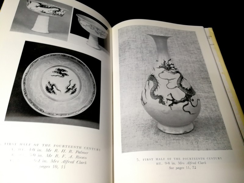 Oriental Blue & White by SIR HARRY GARNER ปกแข็ง 226 หน้า ปี 1973