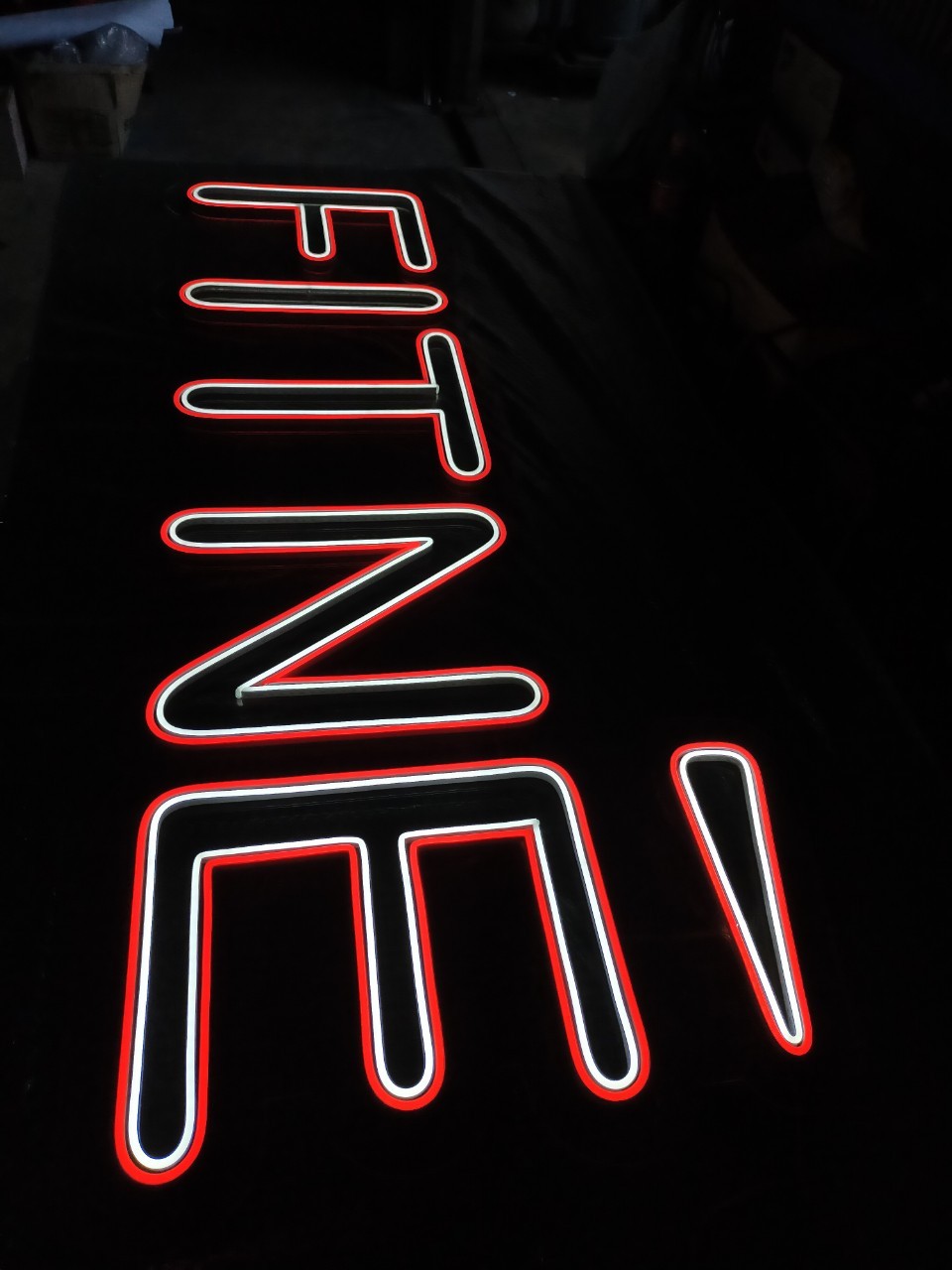 ไฟนีออน เฟค