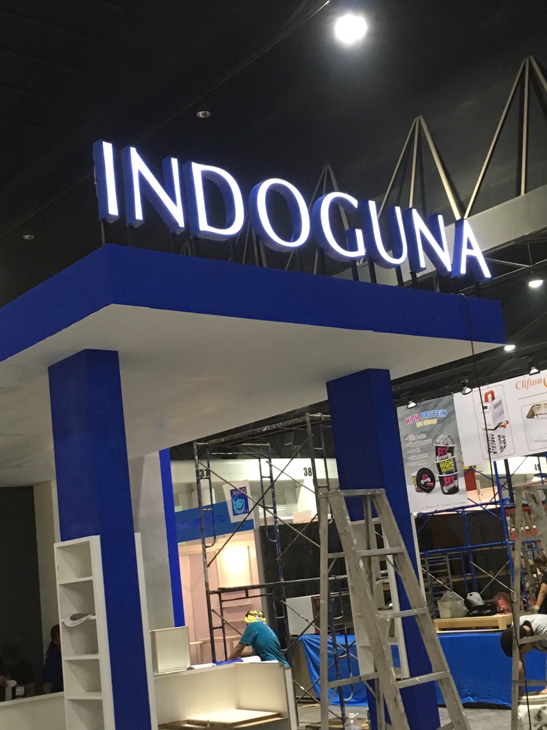 งานป้ายบูธ เมืองทองธานี บูธ INDOGUNA (อักษรโลหะติดไฟออกหน้า) ป้ายดอนเมือง