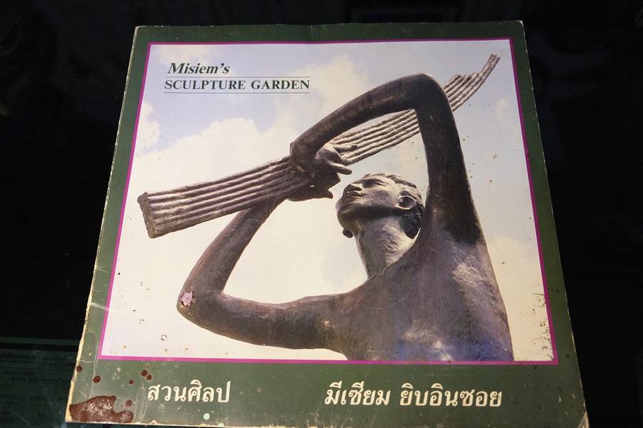 สวนศิลป มีเซียม ยิบอินซอย Misiem's SCULPTURE GARDEN หนา 95 หน้า