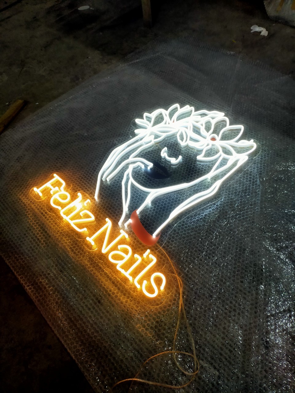 ไฟนีออน เฟค