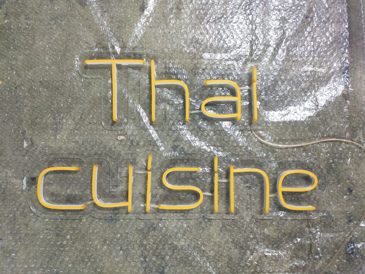 ไฟนีออน เฟค