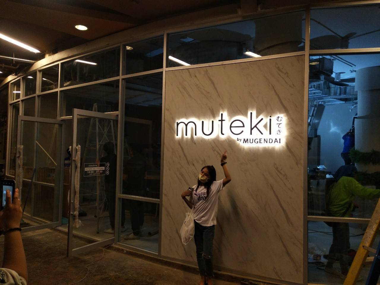 ป้ายไฟออกหลัง อักษรโลหะซิงค์ ยกขอบ ไฟ LED สีวอมไวท์ - muteki by MUGENDAI ติดตั้งป้ายหลังเมเจอร์รัชโยธิน #ร้านป้ายรัชโยธิน