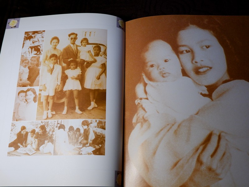 บันทึก "เป็น อยู่ คือ" สมเด็จพระนางเจ้าสิริกิติ์ พระบรมราชินีนาถ ปกเเข็ง