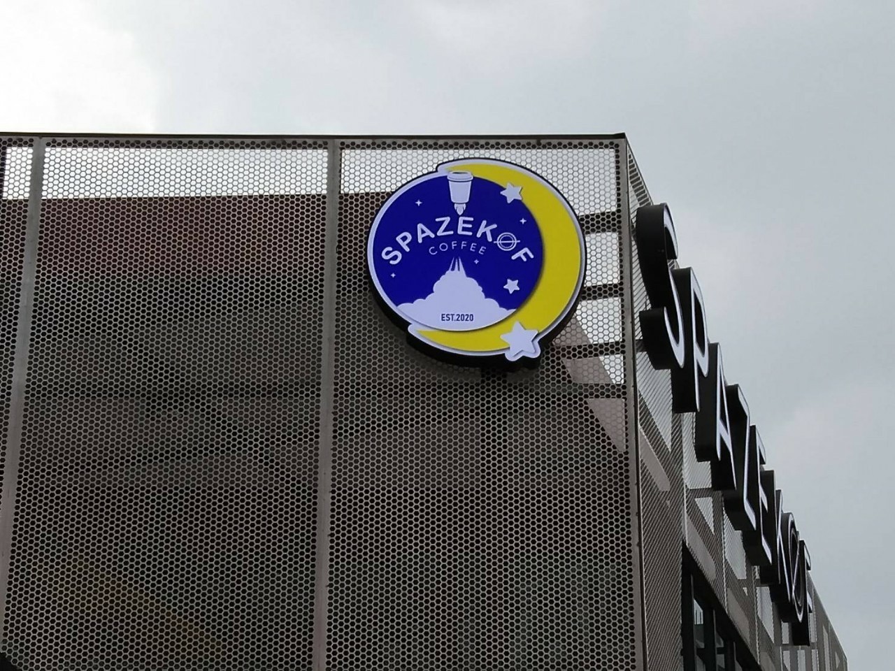 งานป้ายกล่องไฟวงกลม หน้าติดสติกเกอร์ไดคัท