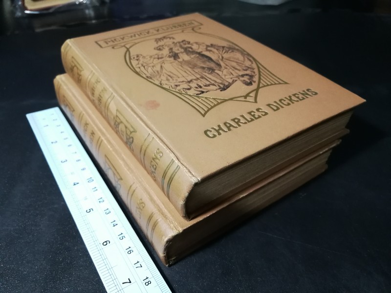 PICKWICK KLUBBEN BY CHARLES DICKENS ปกแข็งสันโค้ง 2 เล่ม หนารวม 731 หน้า