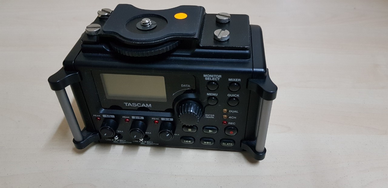 เครื่องบันทึกเสียง+Mixer สำหรับกล้อง D-SLR รุ่น Tascam : DR-60D