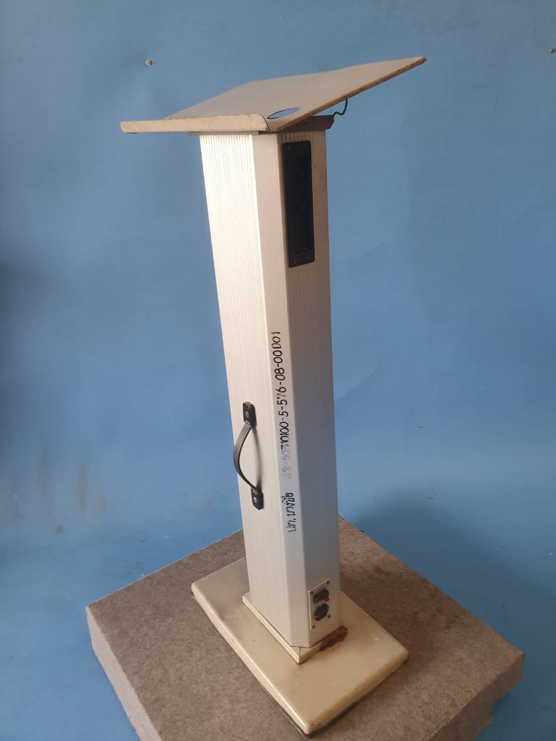 ขายสแตนโพเดี้ยมแบบเคลื่อนย้ายได้ มีลำโพงและขยายในตัว มีแบตเตอรี่สามารถนำขึ้นรถไปประกาศหาเสียงได้ ของนอกเสียงดี ราคา 7000 บาท