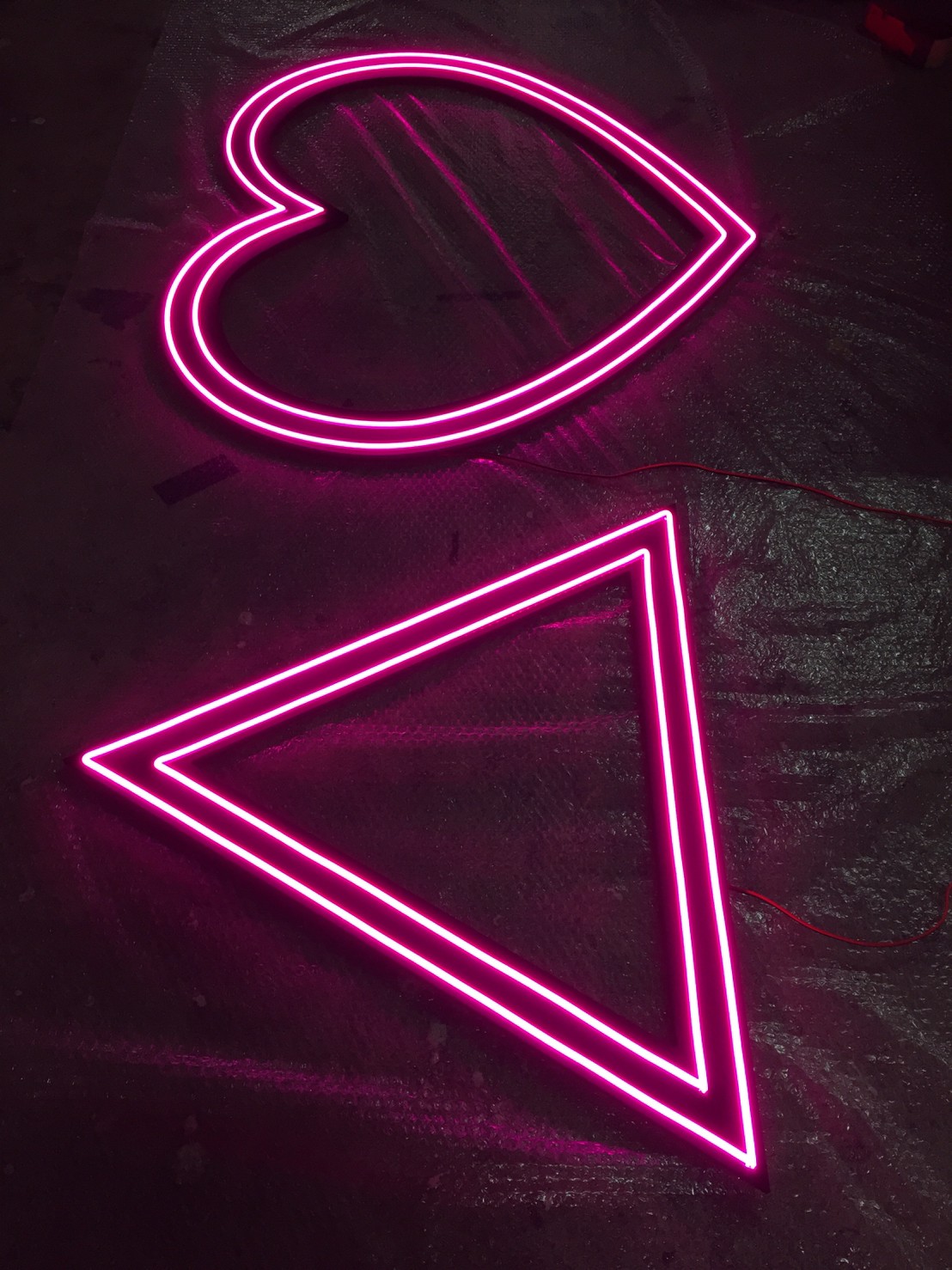 ไฟนีออน เฟค