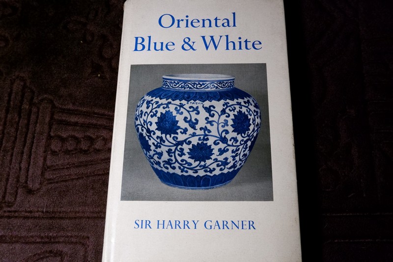 Oriental Blue & White by SIR HARRY GARNER ปกแข็ง 226 หน้า ปี 1973
