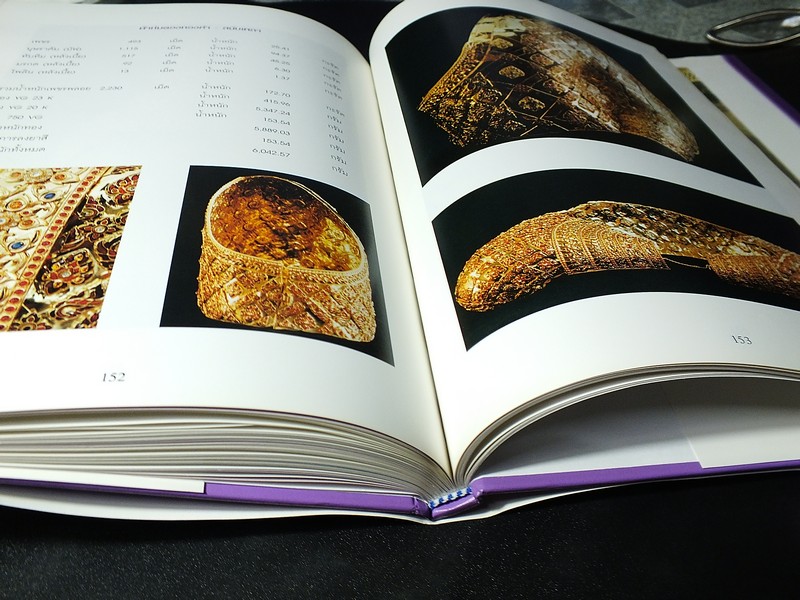 การจัดสร้างเครื่องทรงพระพุทธมหามณีรัตนปฏิมากร ปี 2542 (สอบถาม)