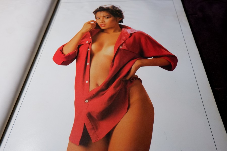 อัลบั้ม เพ็ญพักตร์ ศิริกุล ชุดที่ 1 ถ่ายภาพโดยธีรพงศ์ เหลียวรักวงศ์ สำนักพิมพ์หนุ่มสาว (สอบถาม)