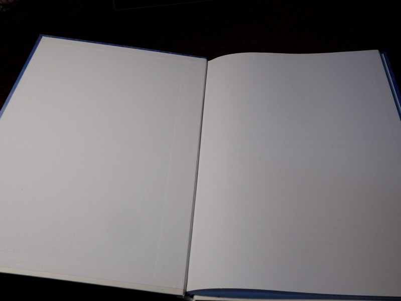 สมเด็จพระนางเจ้าสิริกิติ์ พระบรมราชินีนาถ บรรณานุกรมเเละสาระสังเขป โดย กรมศิลปากร ปกเเข็ง