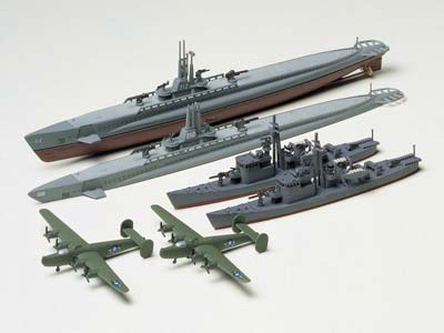 U.S.Submarine Gato Class and Japanese Submarine Chaser No.13