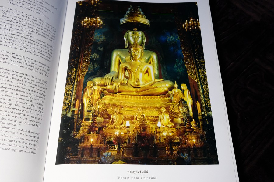 THE SACRED BUDDHA IMAGES OF THAILAND by WARANUN CHUTCHAWANTIPAKORN ปกแข็ง ปี 2547