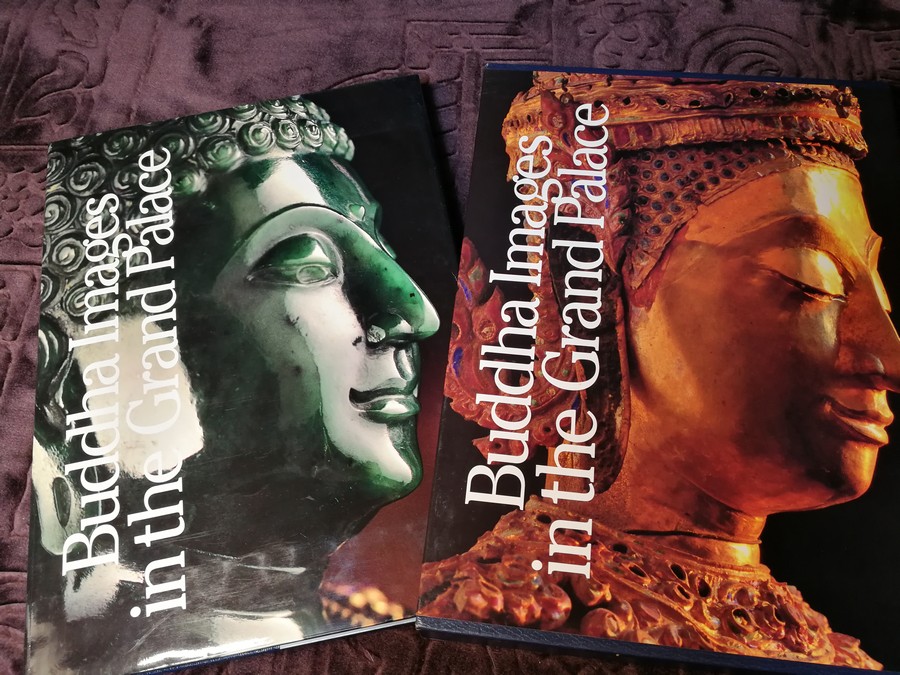 Buddha Images in the Grand Palace (พระพุทธปฏิมาในพระบรมมหาราชวัง) ปกแข็งมีกล่อง ปี 1994 (Pre-Order สอบถาม)