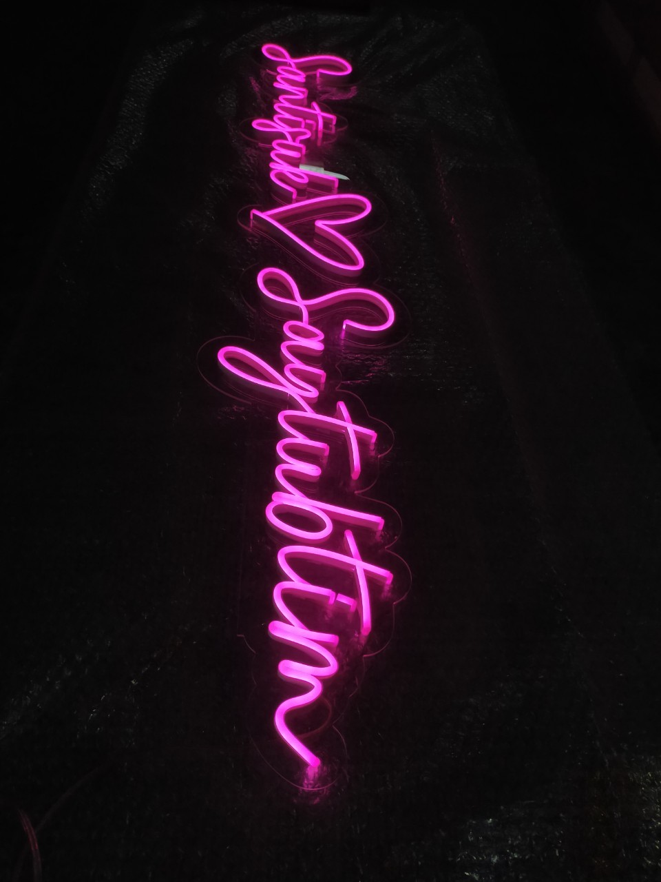 ไฟนีออน เฟค