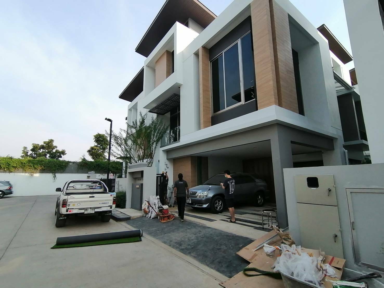 ป้ายอักษรโลหะแบบมีขาลอย