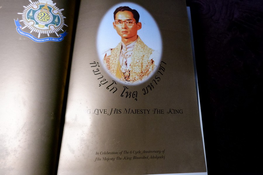 THAI CULINARY ART . Recipes by Srisomboon Bhandhukravi ( 2 ภาษา) ปกแข็ง 256 หน้า ปี 2541