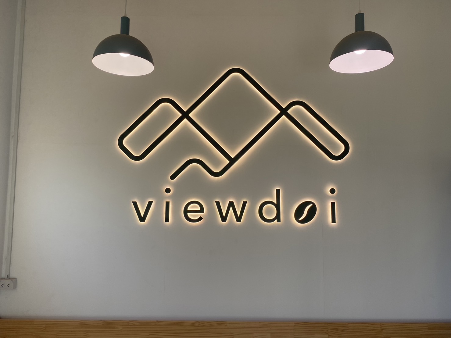 #ป้ายพาสวู๊ดทำสีเขียวไฟออกหลัง