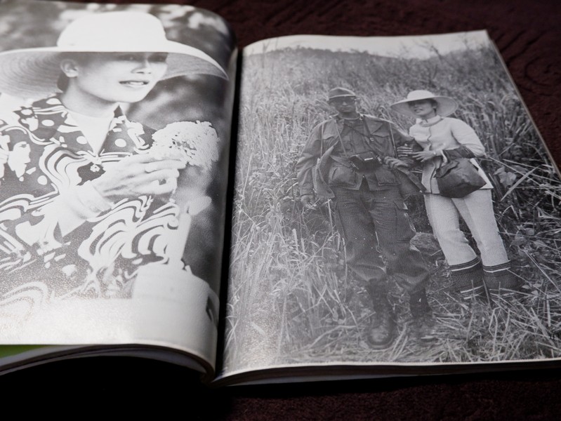 สมเด็จพระนางเจ้าสิริกิติ์ พระบรมราชินีนาถ (ประมวล พระบรมฉายาลักษณ์) โดย สมาคมศิษย์เซ็นต์ฟรังซิสเวียร์ในพระบรมราชินูปถัมภ์