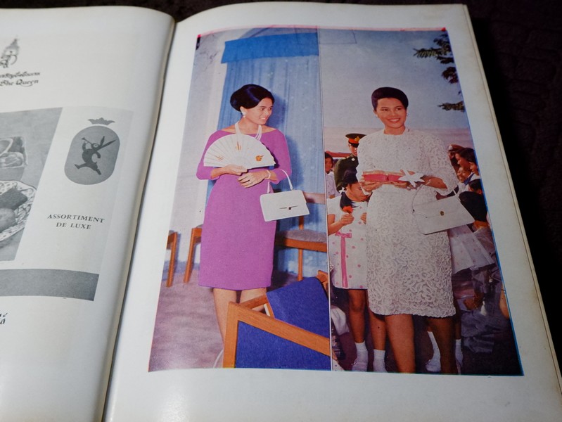 สมเด็จพระนางเจ้าสิริกิติ์ พระบรมราชินีนาถ โดย น.ส.พ. ดาราไทยราบวัน ปกเเข็งหุ้มผ้าไหม