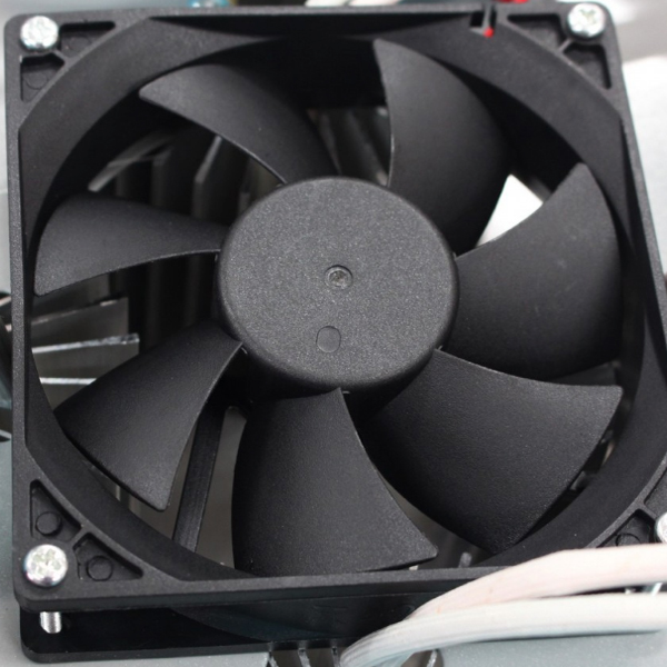 โคมไฮเบย์ LED 200w รุ่นมีพัดลมระบายความร้อน ยี่ห้อ Iwachi (แสงขาว)