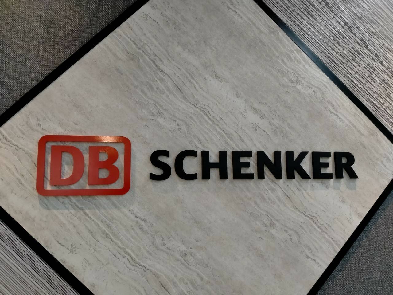 ป้ายตัวอักษรซิงค์ - DB SCHENKER Deliverine Solutions ติดตั้งป้ายชลบุรี