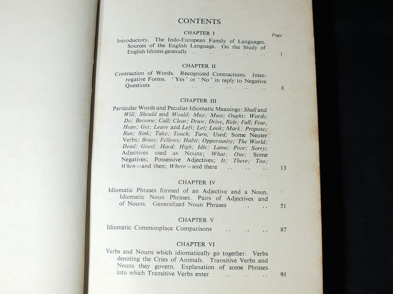 ENGLISH IDIOMS AND HOW TO USE THEM BY W.McMORDIE . oxford university press ปกแข็ง ปี 1961