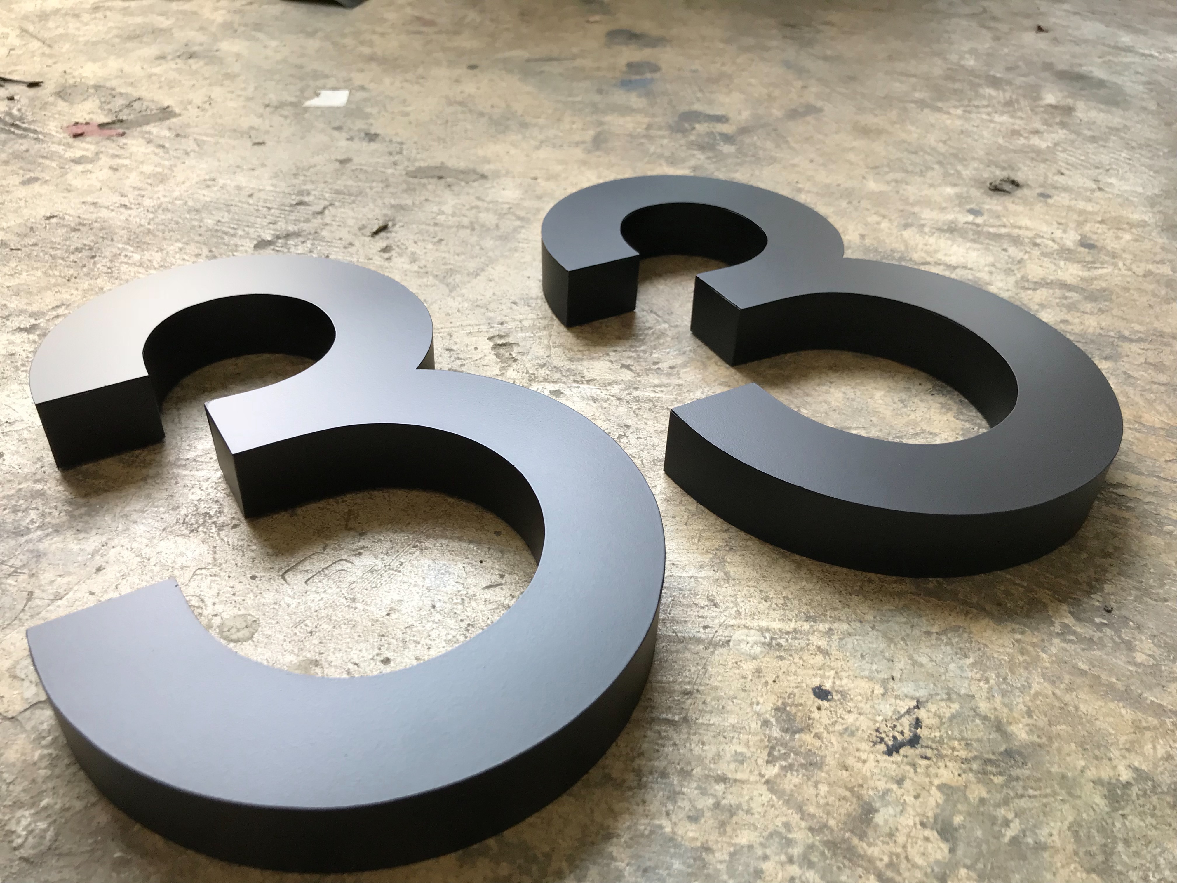 ป้ายบ้านเลขที่ #33 พ่นสี