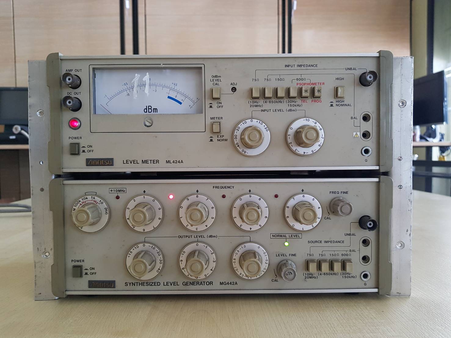 低周波信号発生器MG442A 低周波信号発生器MG442A