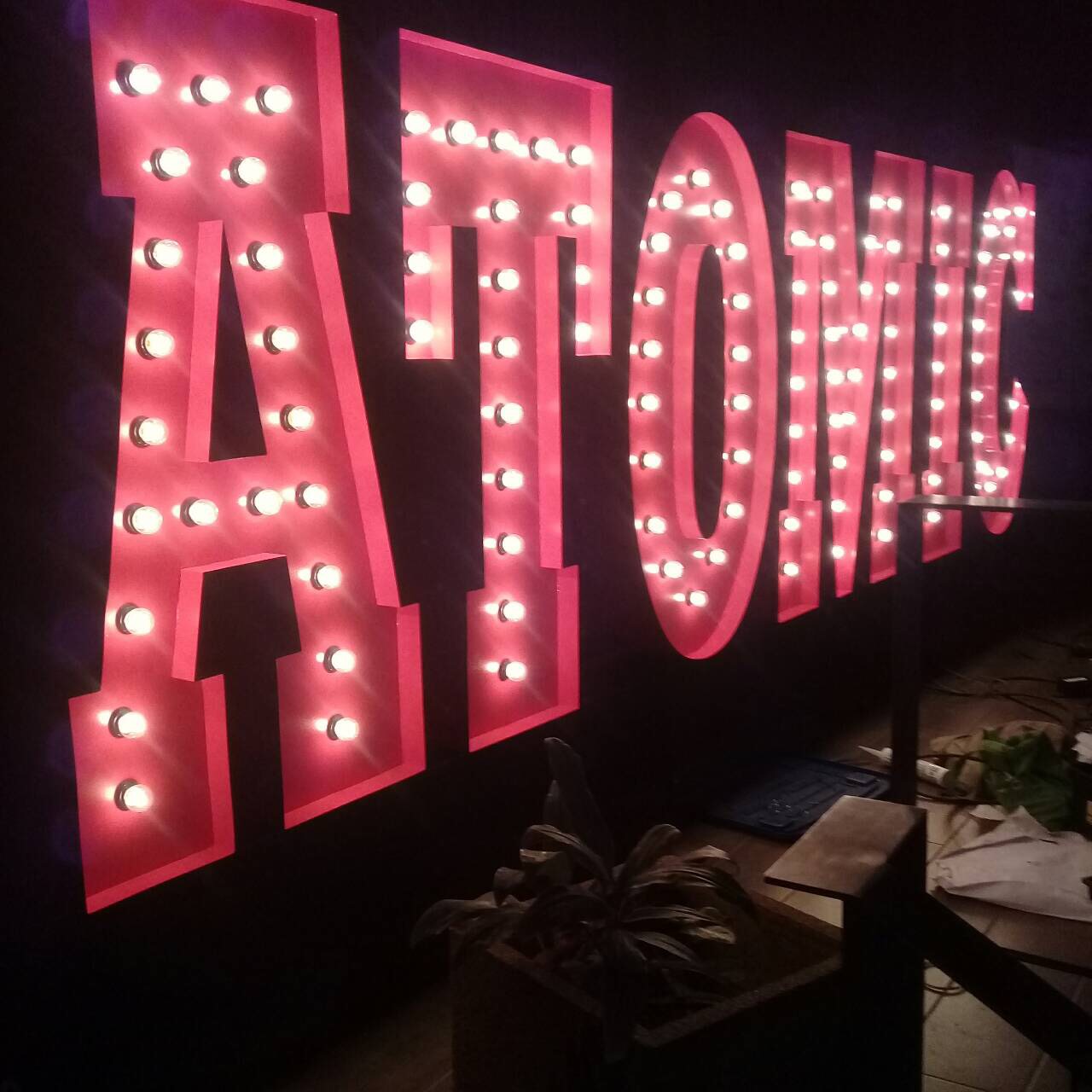 ป้ายไฟปิงปอง ร้าน#ATOMIC ติดตั้งทองหล่อ ซอย10