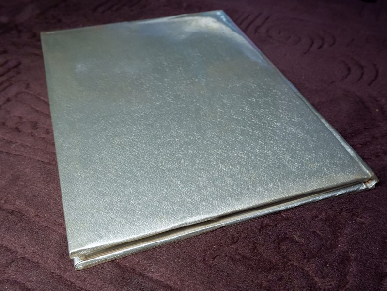 ลิลิตพระราชประวัติ เเละพระบรมฉายาลักษณ์ ของ สมเด็จพระนางเจ้าสิริกิติ์ พระบรมราชินีนาถ ปกเเข็ง