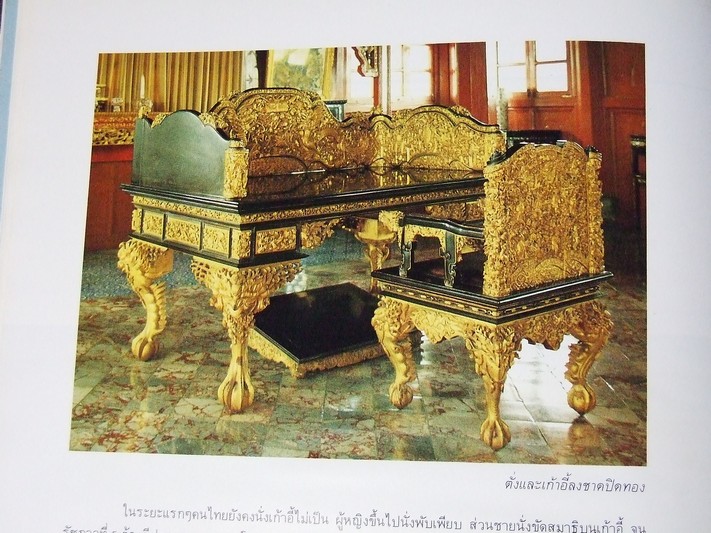 เครื่องเรือนรัตนโกสินทร์ พระที่นั่งวิมานเมฆ โดย สมภพ เจริญวงศ์ ปกแข็ง