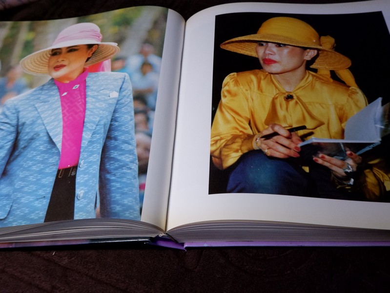 ด้วยพระบารมีสู่ธรรมชาติเเละชีวิต หนังสือเฉลิมพระชนมพรรษา สมเด็จพระนางเจ้าสิริกิติ์ พระบรมราชินีนาถ ปี 2535