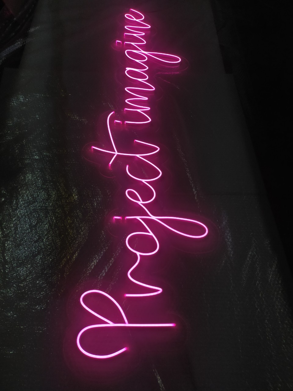 ไฟนีออน เฟค