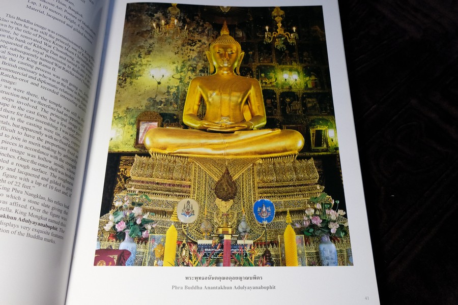 THE SACRED BUDDHA IMAGES OF THAILAND by WARANUN CHUTCHAWANTIPAKORN ปกแข็ง ปี 2547