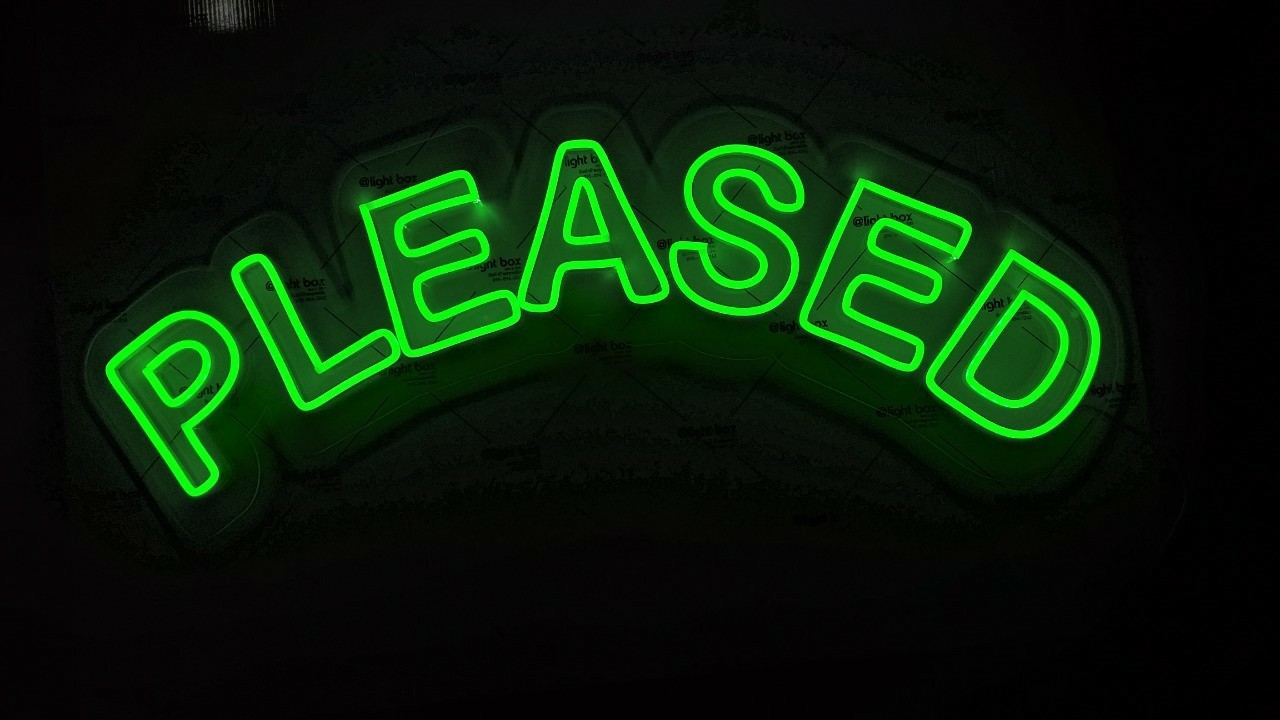 ป้ายไฟนีออน LED อะคริลิคใสรองหลัง