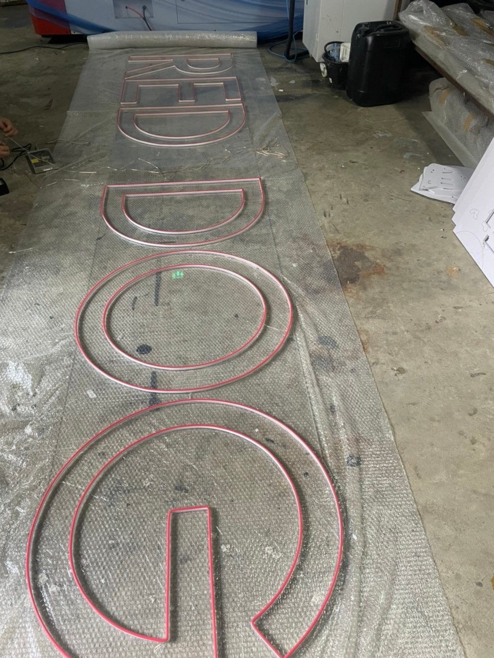 ไฟนีออน เฟค