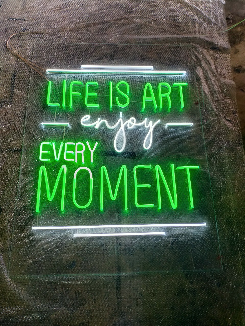 ป้ายไฟนีออน LED อะคริลิคใสรองหลัง