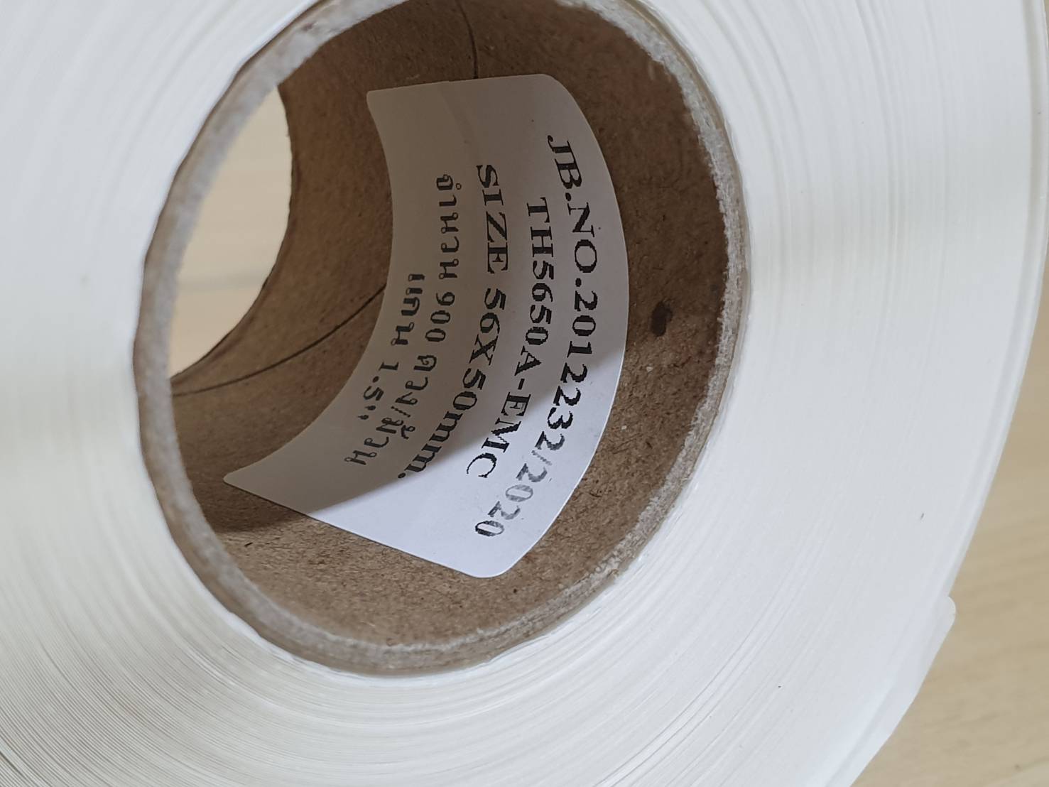 สติ๊กเกอร์เครื่องชั่ง 56x50 mm. แกน 1.5" 900ดวง/ม้วน